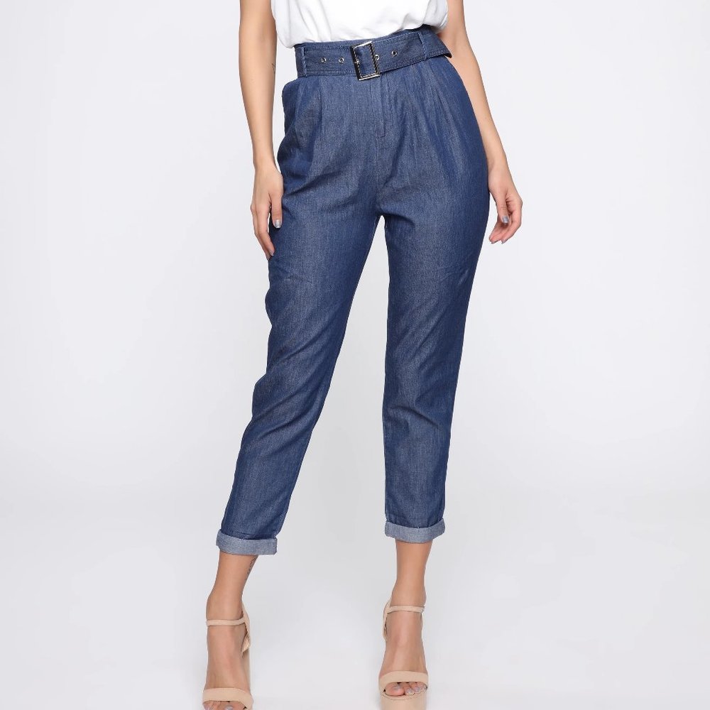 3/$25 NWOT Retro/Vintage Feel High Rise Belted Dark Wash Chambray Pants Size M